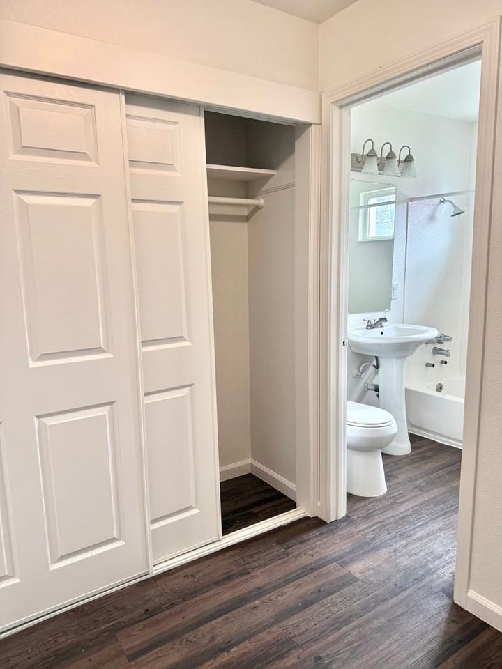 Las Palmas Apartments - Photo 4 of 24