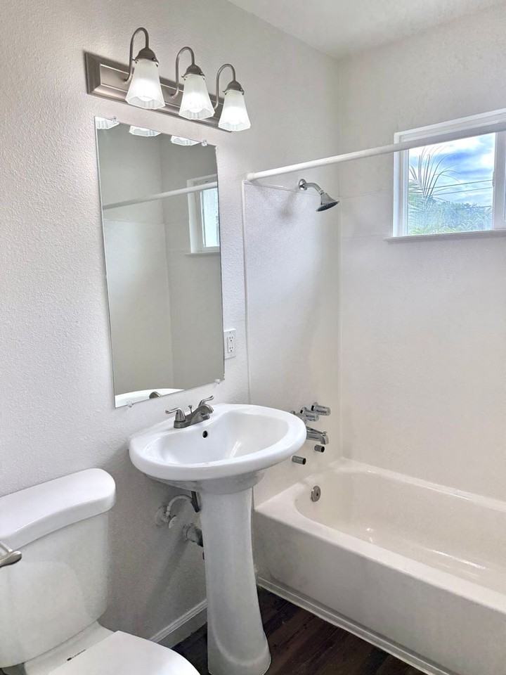 Las Palmas Apartments - Photo 5 of 24