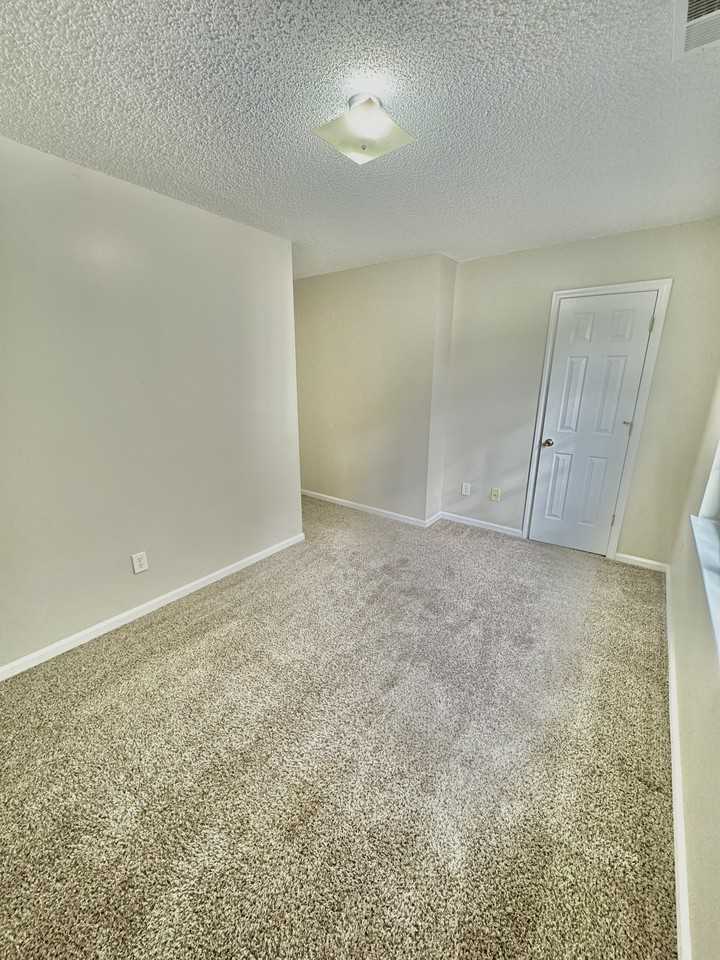 319 Bracken Pl #1 - Photo 3 of 7
