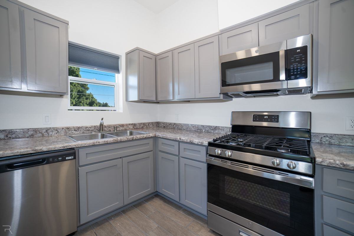 195 N 17th Ave ##201 - Photo 3 of 19