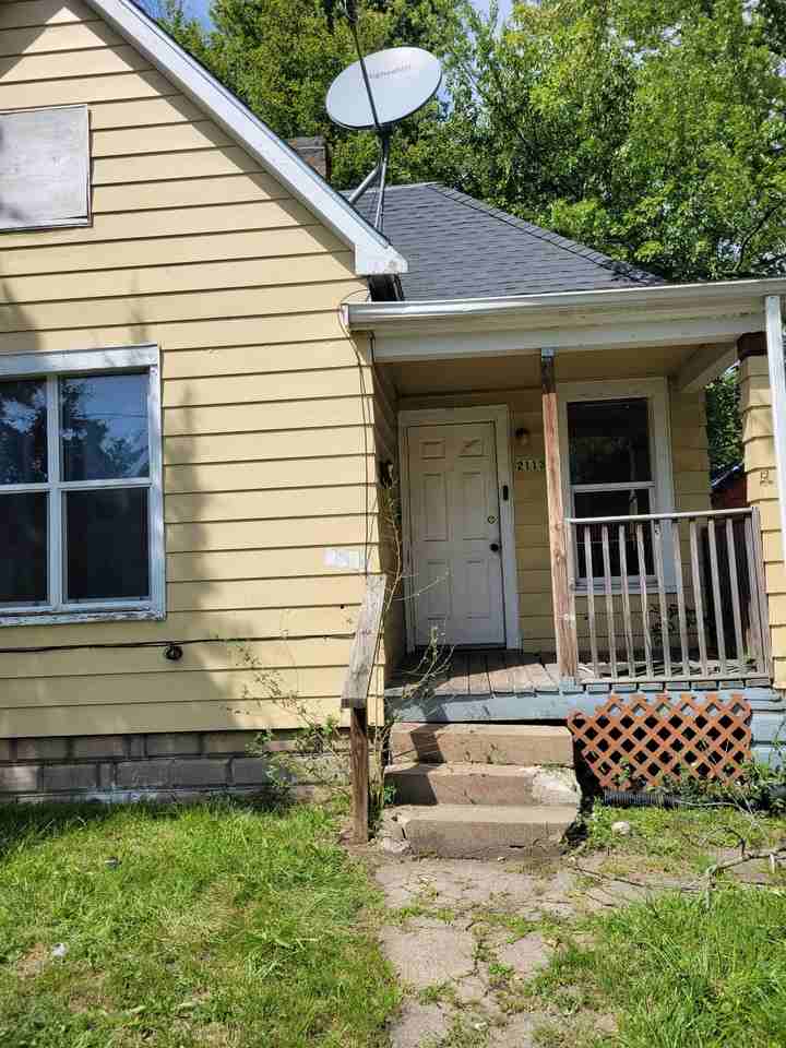 2113 W Howett St - Photo 2 of 50