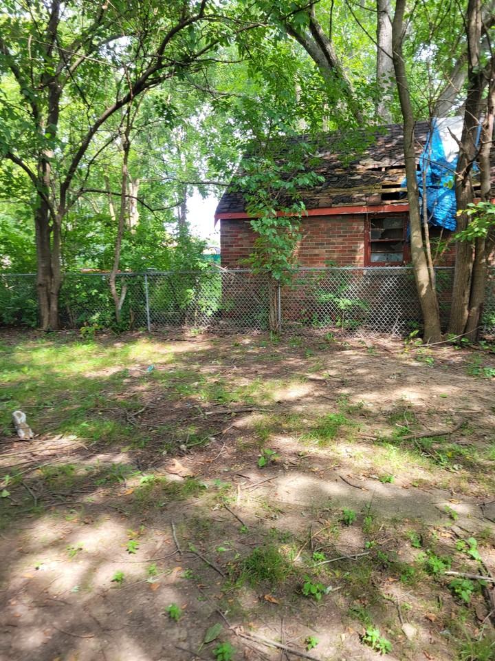 2113 W Howett St - Photo 5 of 50