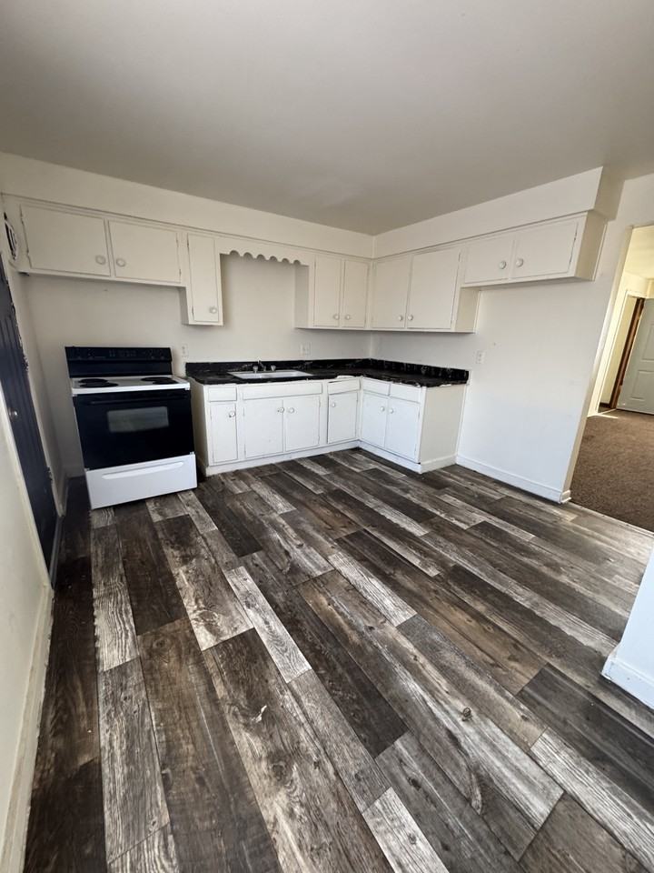 8940 W Carmen Ave #3 - Photo 2 of 6