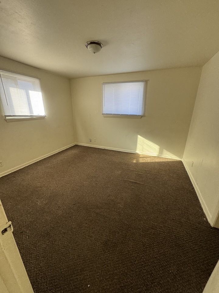 8940 W Carmen Ave #3 - Photo 5 of 6