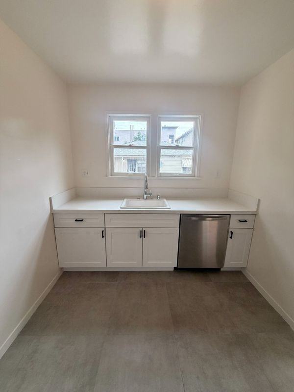 1332 N Mccadden Pl - Photo 2 of 9