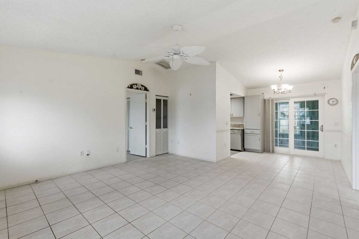 7284 Sea Mist Dr - Photo 5 of 39