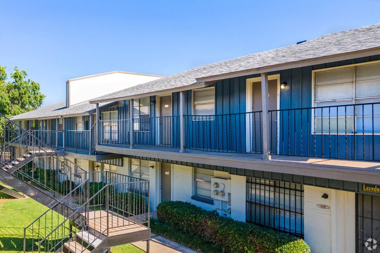 1601 NW 30th St. - Photo 5 of 50