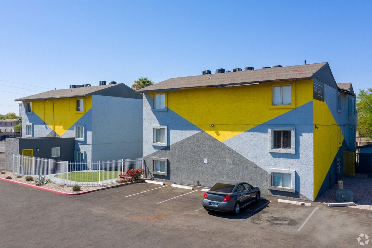 2502 W. Ocotillo Rd - Photo 5 of 16