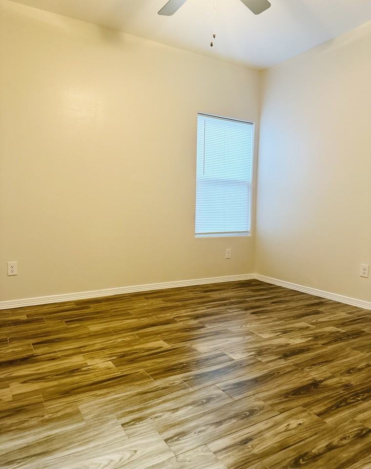 5200 N Dahlia St #2 - Photo 6 of 42