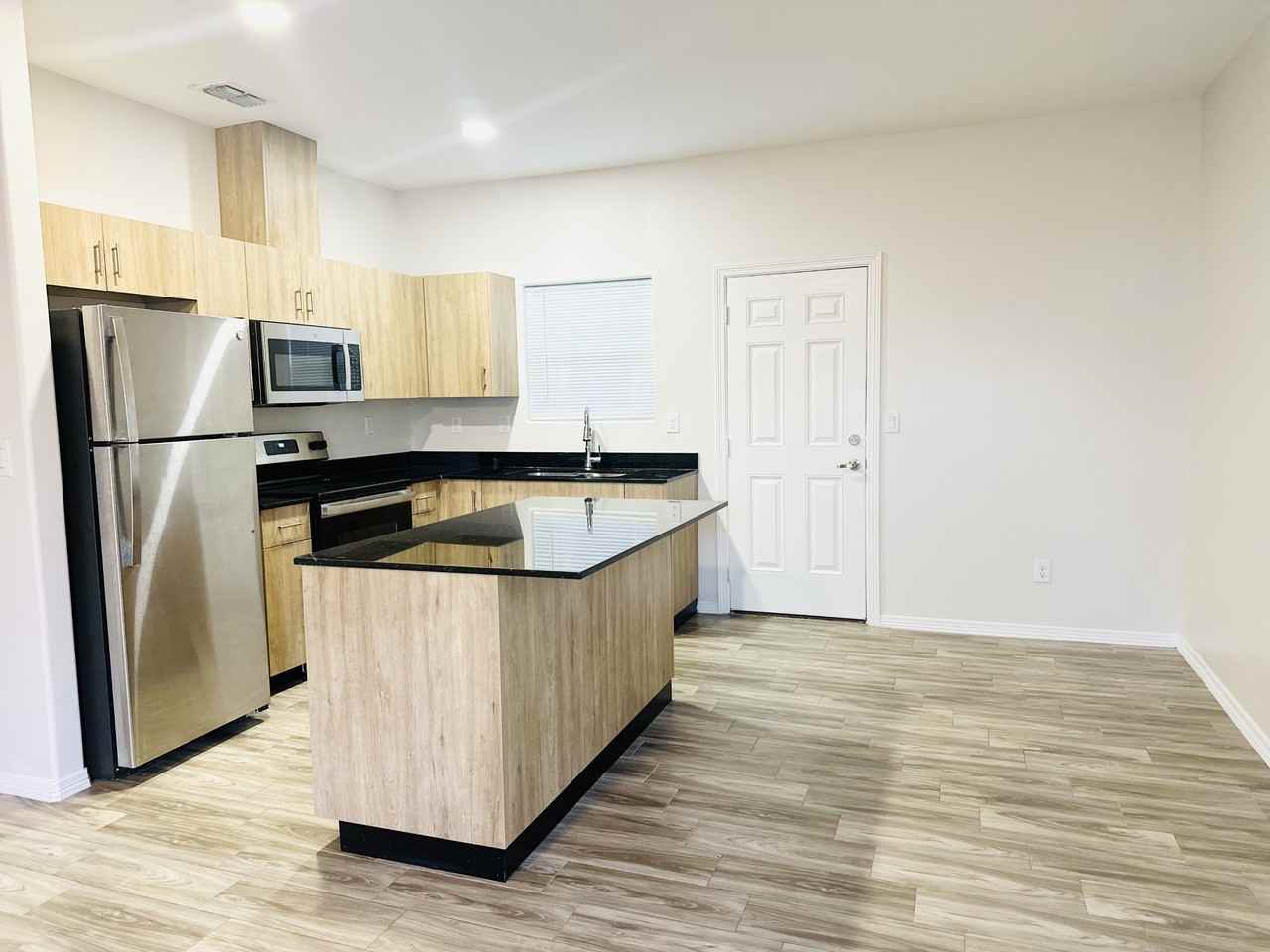5200 N Dahlia St #2 - Photo 7 of 42