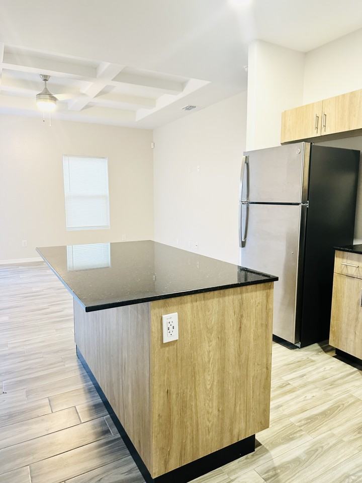 5200 N Dahlia St #2 - Photo 3 of 42