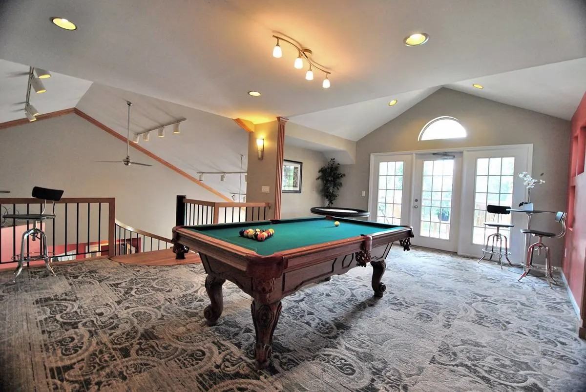 Village Club on Franklin - Photo 2 of 11