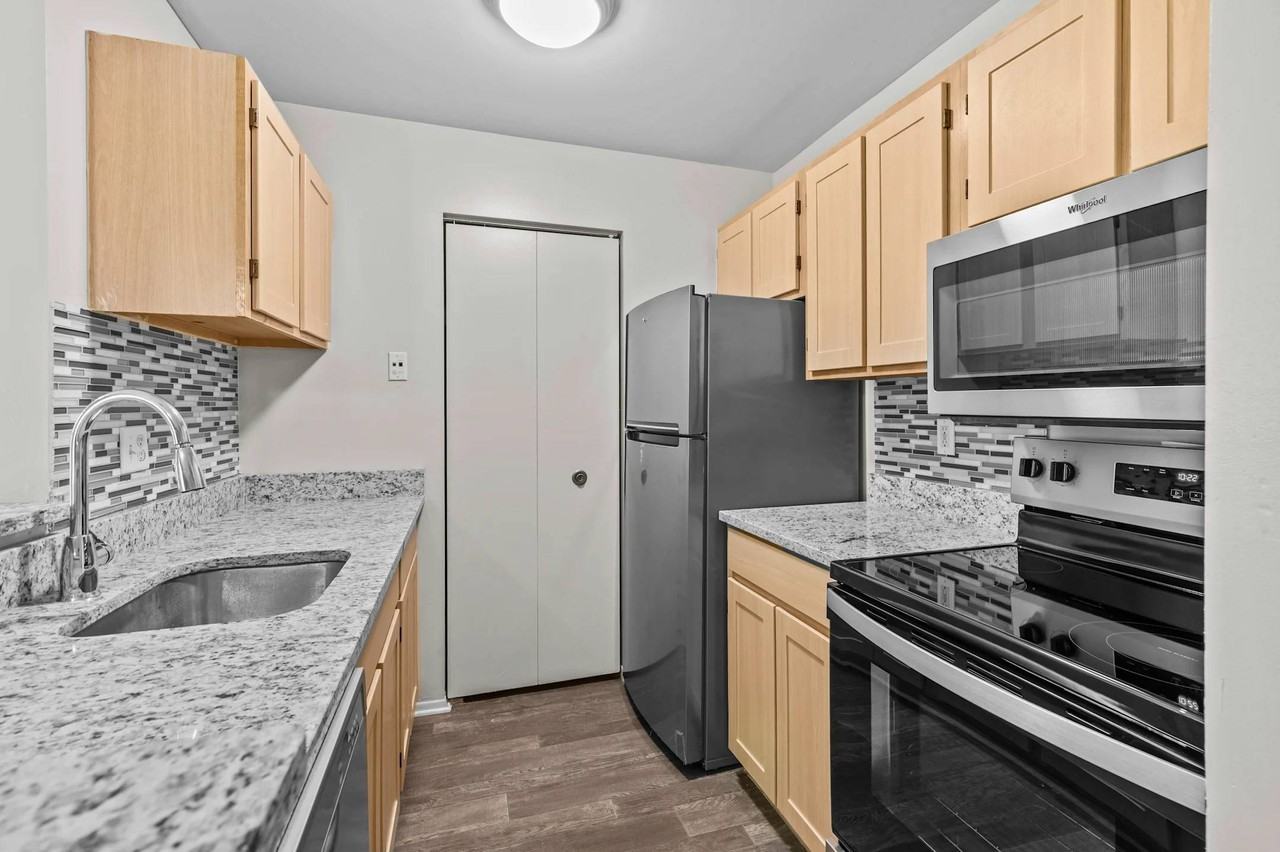 Village Club of Farmington Hills - Photo 6 of 40