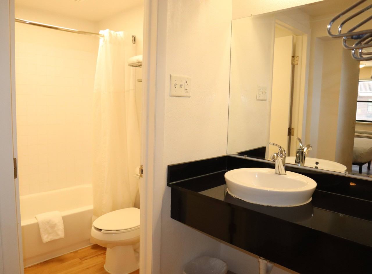 Trailhead Flats - Photo 7 of 14