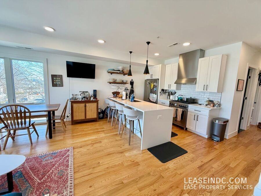 1719 D St Ne #2 - Photo 5 of 22