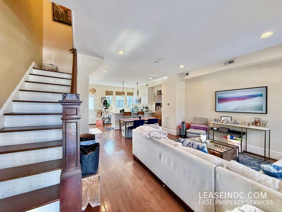 159 V St Ne - Photo 3 of 31