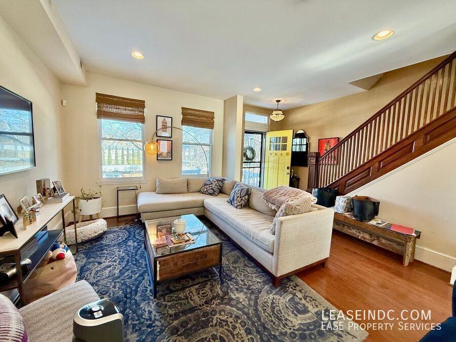 159 V St Ne - Photo 5 of 31