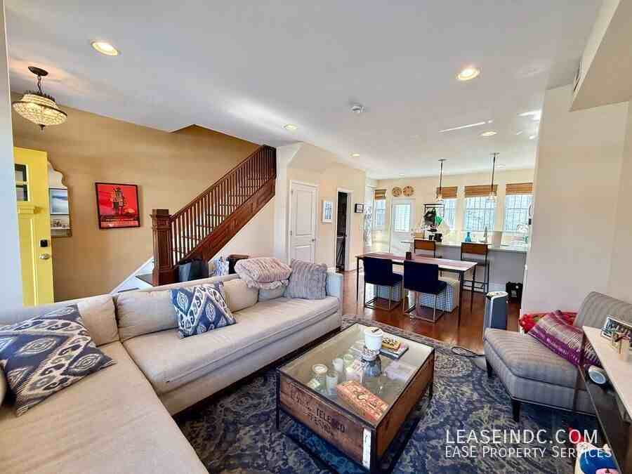 159 V St Ne - Photo 6 of 31