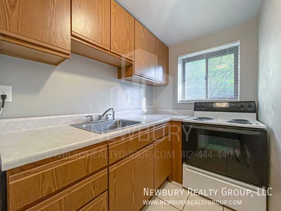 1459 Poplar St #5 - Photo 5 of 25