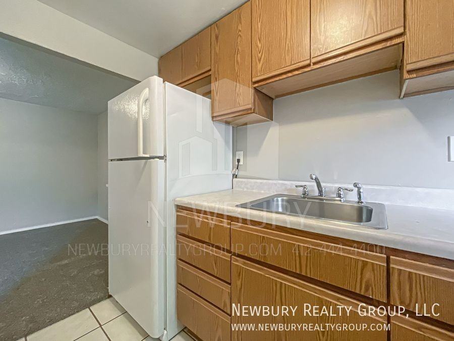 1459 Poplar St #5 - Photo 6 of 25