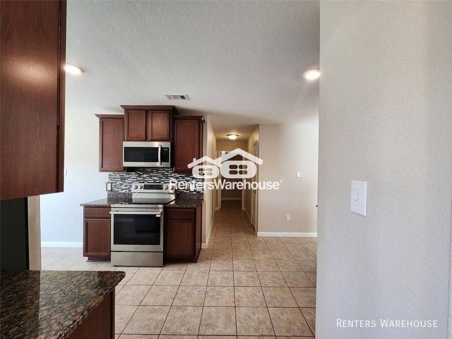 22527 Cloverland Field Dr - Photo 4 of 24