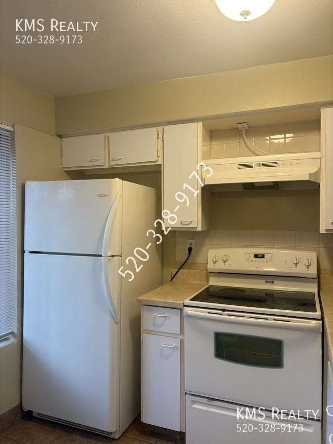 702 S Pantano Rd #D - Photo 2 of 25