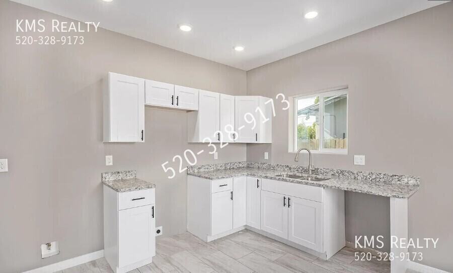 1304 S 5th Ave - Photo 4 of 16