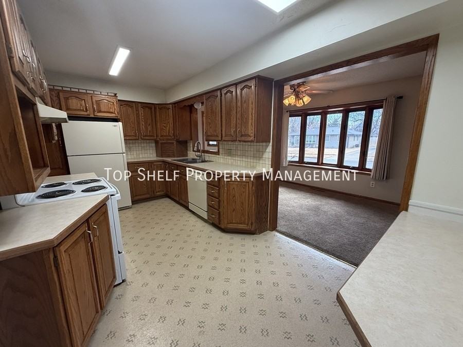 3025 Twana Dr - Photo 5 of 30