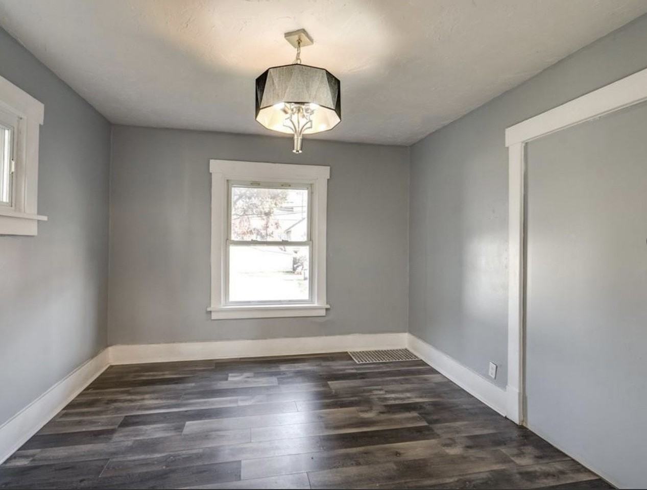 1520 Bryan Ave SW - Photo 5 of 11