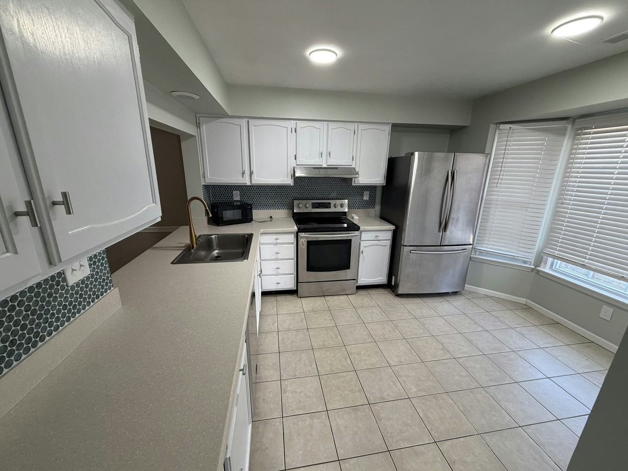 634 Biltmore Drive - Photo 2 of 10