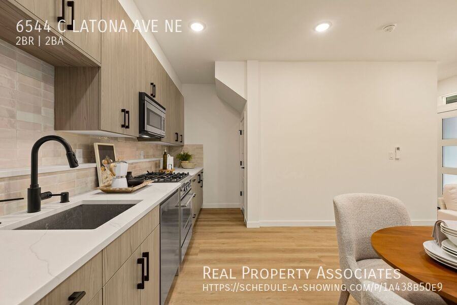 6544C Latona Ave Ne - Photo 7 of 30