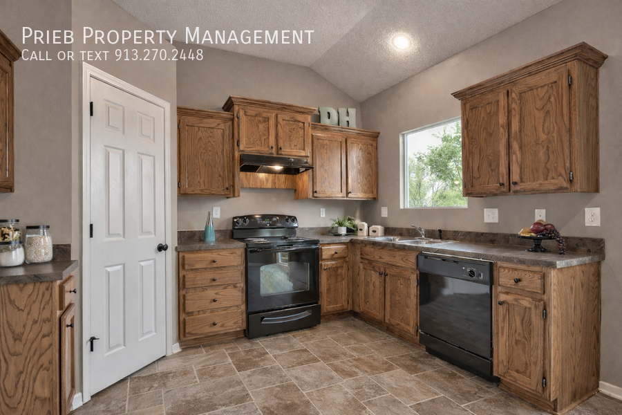 233 W Fountain Cir - Photo 3 of 32