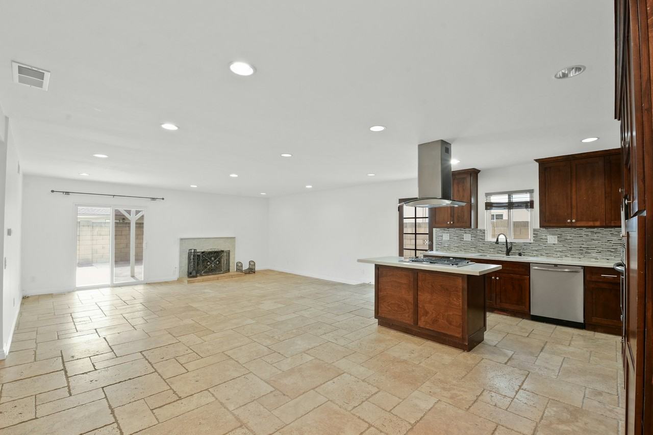 424 East Riverview Avenue - Photo 3 of 10