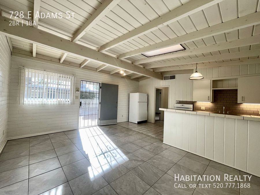 728 E Adams St - Photo 2 of 8