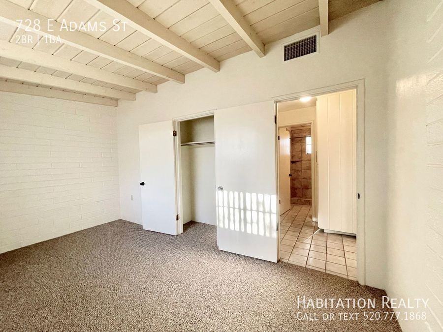 728 E Adams St - Photo 4 of 8