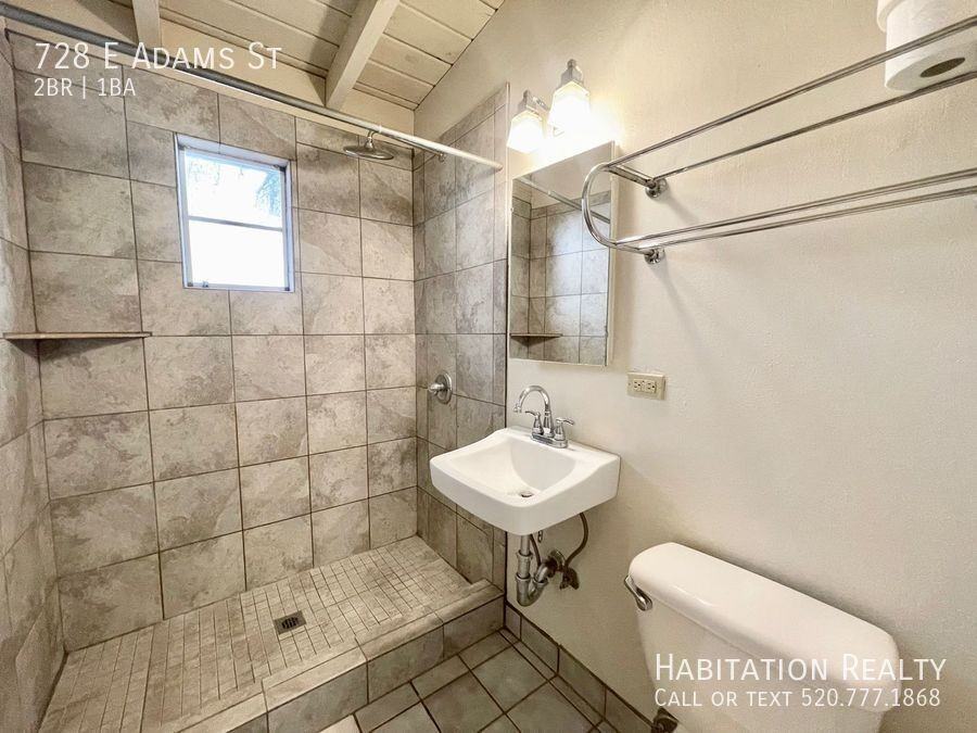 728 E Adams St - Photo 7 of 8