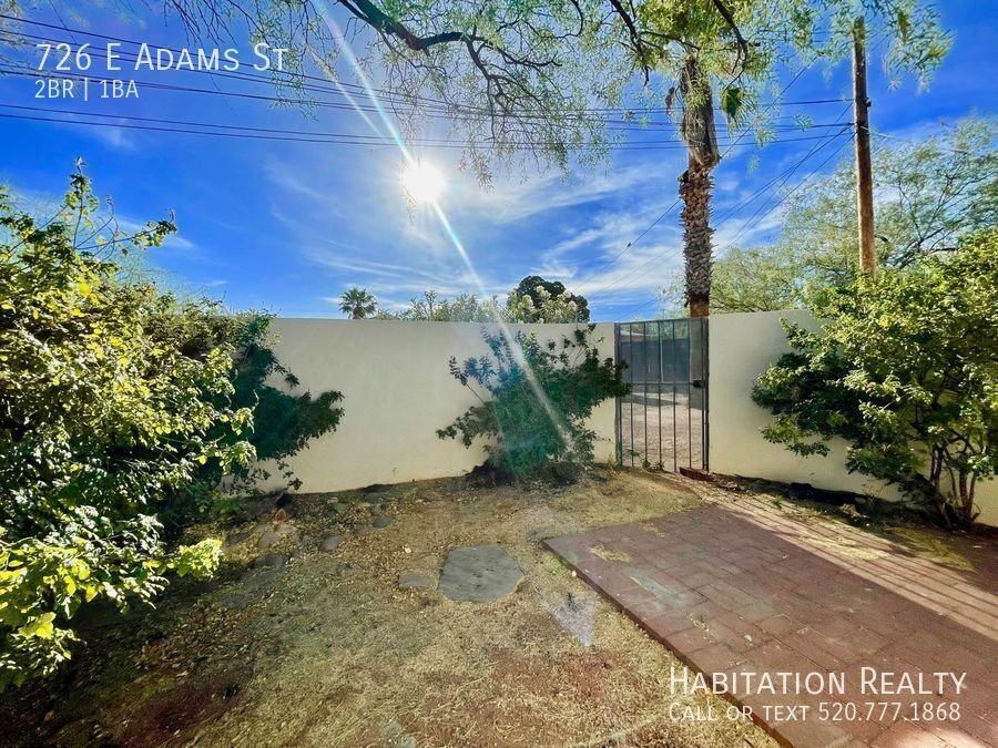 726 E Adams St - Photo 2 of 11