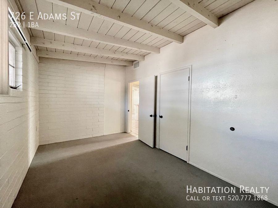 726 E Adams St - Photo 5 of 11