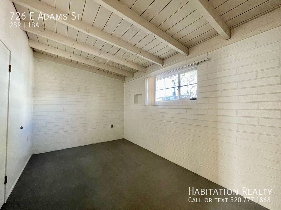 726 E Adams St - Photo 6 of 11