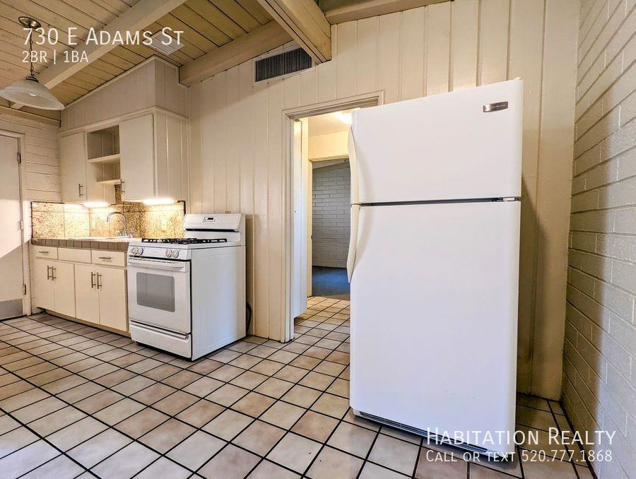 730 E Adams St - Photo 3 of 12