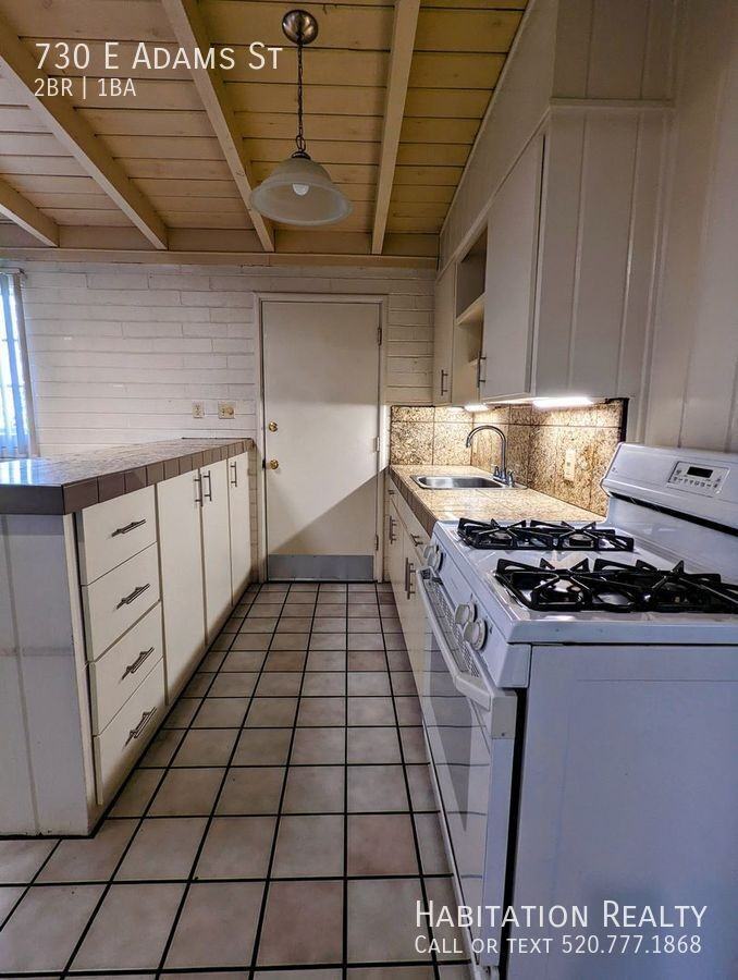 730 E Adams St - Photo 4 of 12