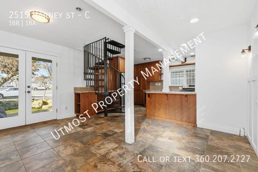 2515 Harney St #C - Photo 6 of 9