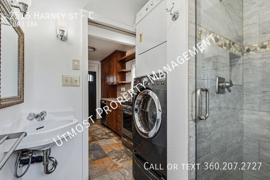 2515 Harney St #C - Photo 7 of 9