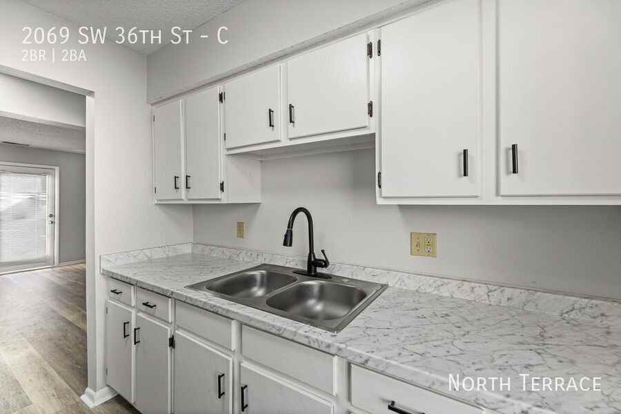 2069 Sw 36th St #C - Photo 6 of 28