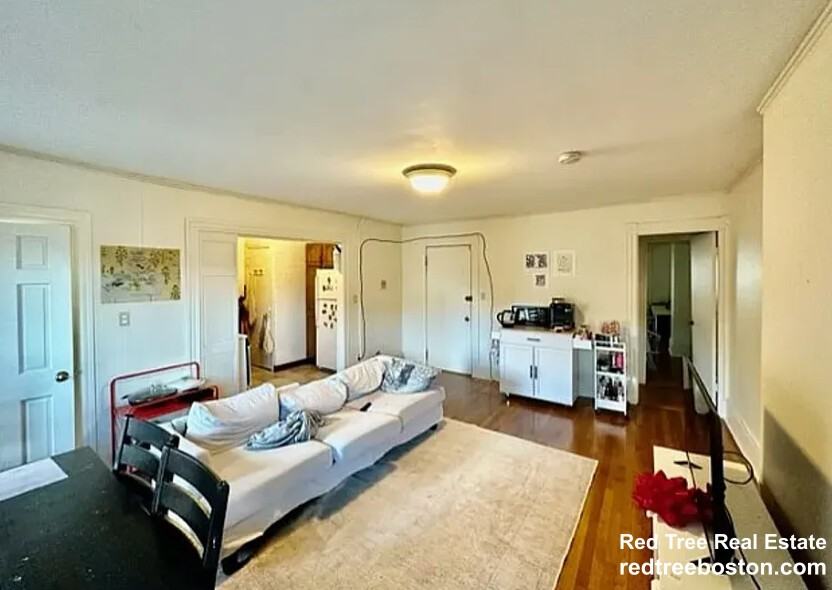 912 Beacon St #2 - Photo 3 of 14