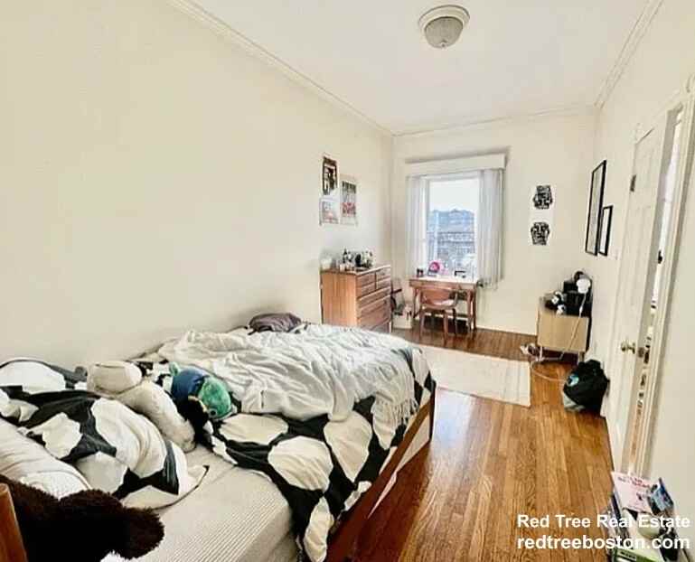 912 Beacon St #2 - Photo 7 of 14