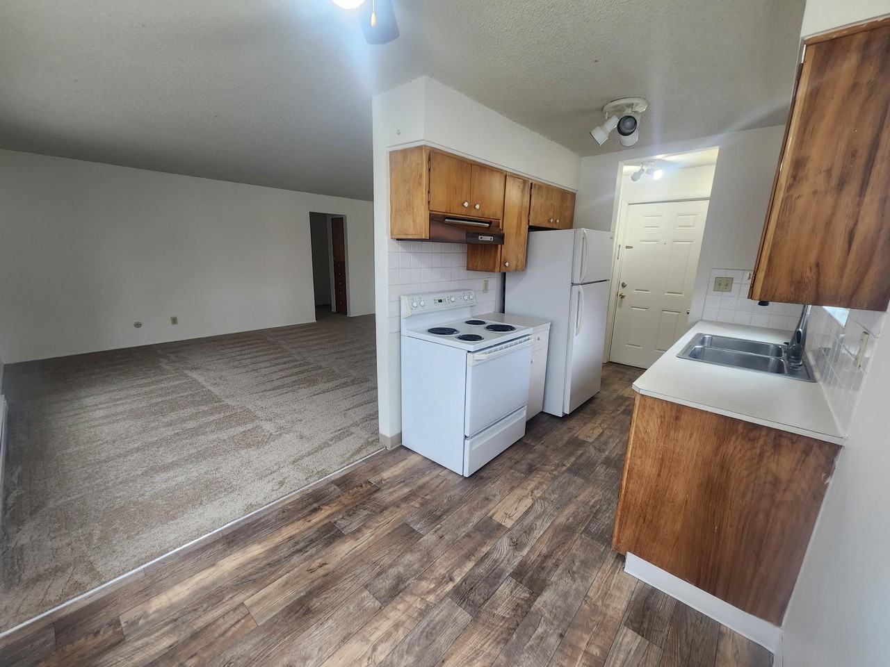 2102 W 1st Ave #3 - Photo 3 of 7