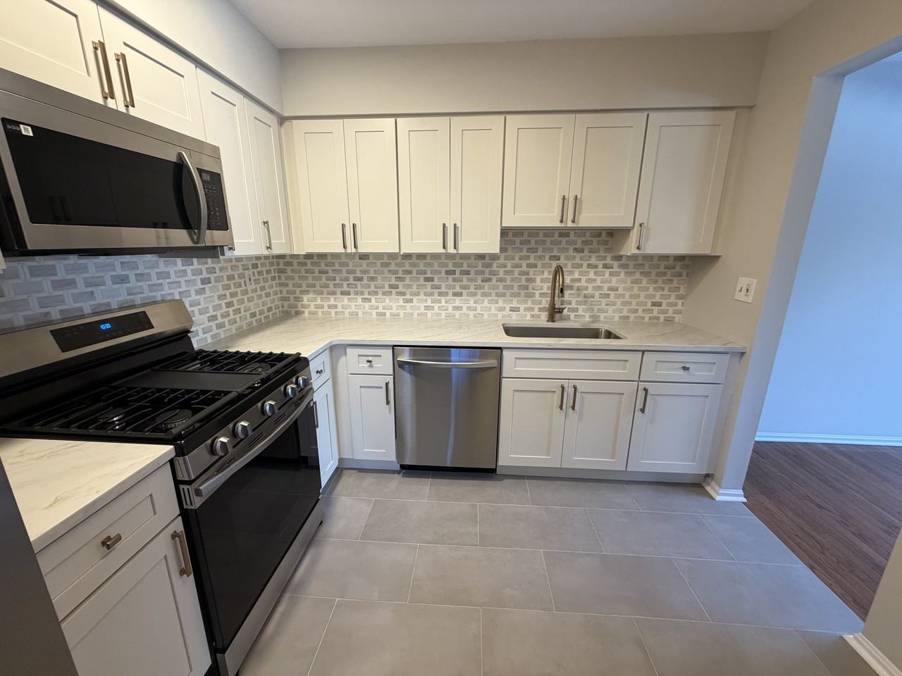 660 Bayberry Ln - Photo 6 of 27