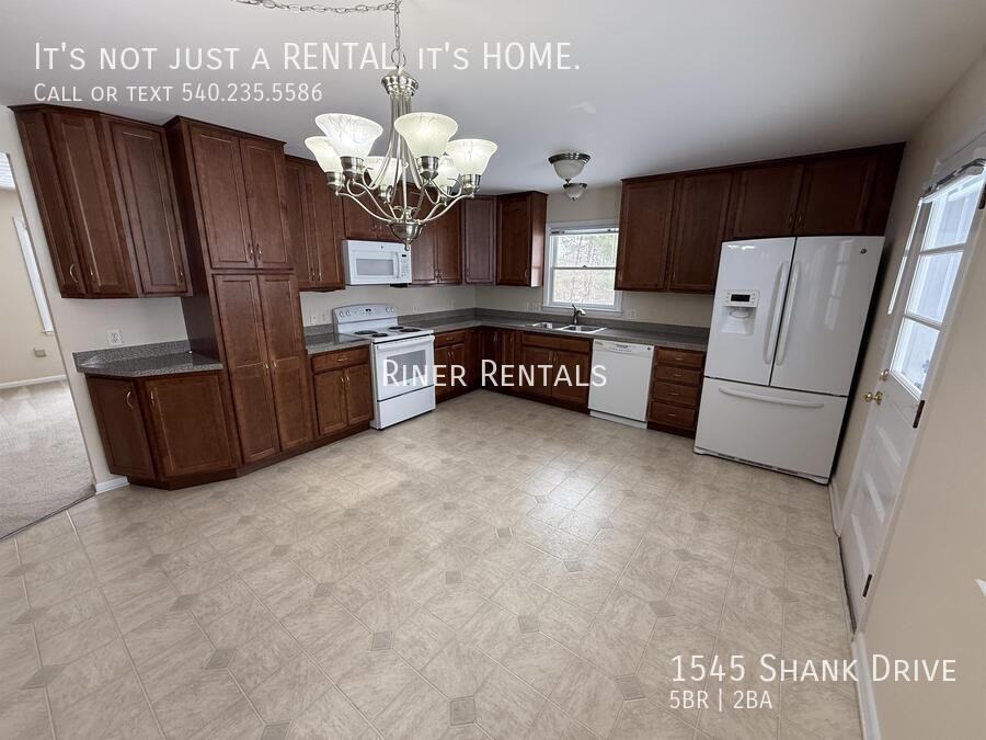 1545 Shank Dr - Photo 5 of 18