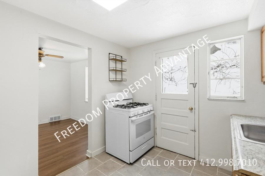 3396 Columbia Dr - Photo 7 of 31